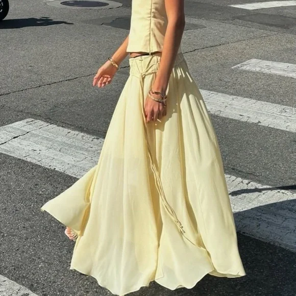 H&M Soft Yellow Chiffon Circle Skirt - Picture 2 of 5